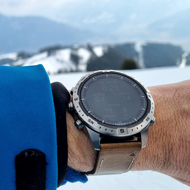 Off into the deep snow: Skiing and snowboarding with the Garmin MARQ Adventurer Smartwatch.